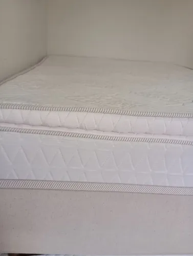 Cama box Quem pouco tempo de uso seme nova