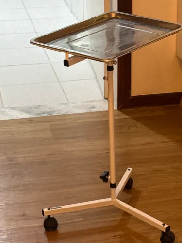 Mesa suporte cirúrgico com bandeira inox