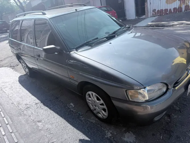Ford Escort GL 1.6 MPI 2000