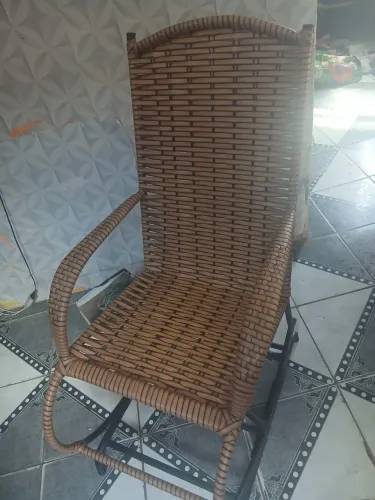 Cadeira de balanço em perfeito estado 360.00. Retirar no local