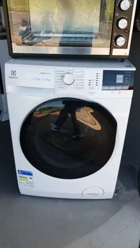 VENDO MÁQUINA LAVA E SECA ELETROLUX 11 KG