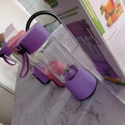 Mini liquidificador portátil
