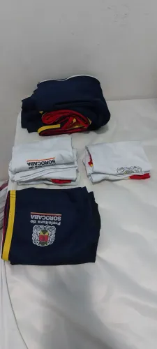 Desapego Uniforme Municipal - Lotinho Tamanho 4