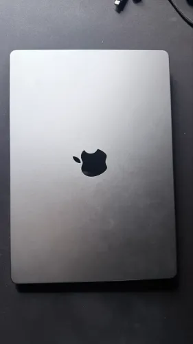 MACBOOK PRO M3 2023 8/512 89 ciclos 91% saúde