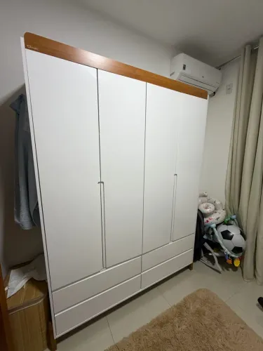 Guarda roupa de bebê novo 