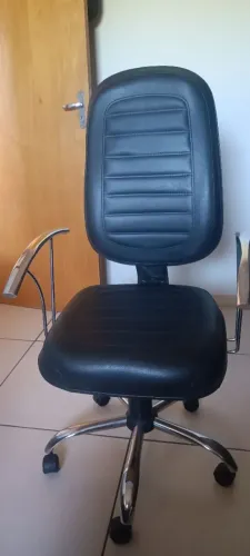 Cadeira presidente em couro 
