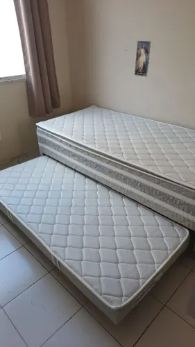 Vendo cama de solteiro com auxiliar novinha, somente 6 meses de uso