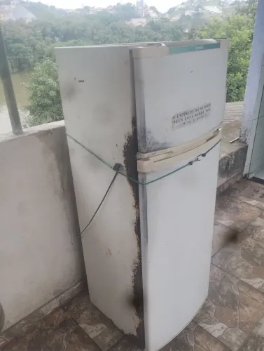 Vendo geladeira funcionando perfeitamente por dentro
