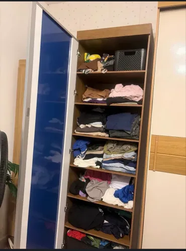 Vendo armário de roupa com espelho