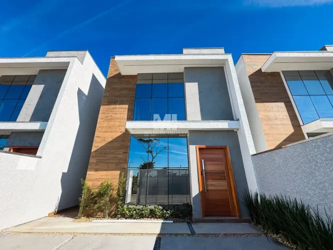 Sobrado para venda possui 107 metros quadrados com 3 quartos em Nova Barra Velha - Barra V