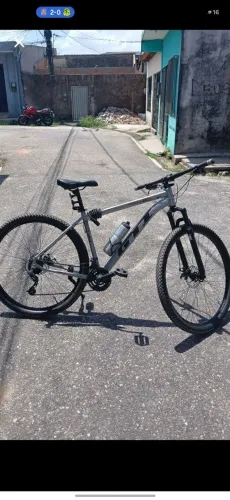 Bike GTI perfeita pra quem gosta de fazer trilha ou passar pela cidade 