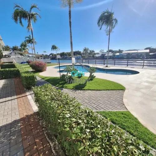 Casa em condomínio à venda  com 4 suítes com canal navegável na Ogiva - Cabo Frio - RJ
