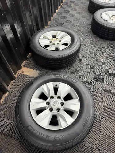 RODAS ORIGINAIS HILUX 