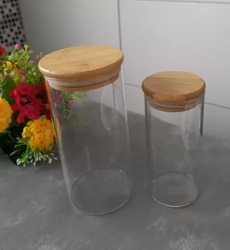 Com tampa de bambu DISPONÍVEL 2 potes de vidro ideal pra temperos 