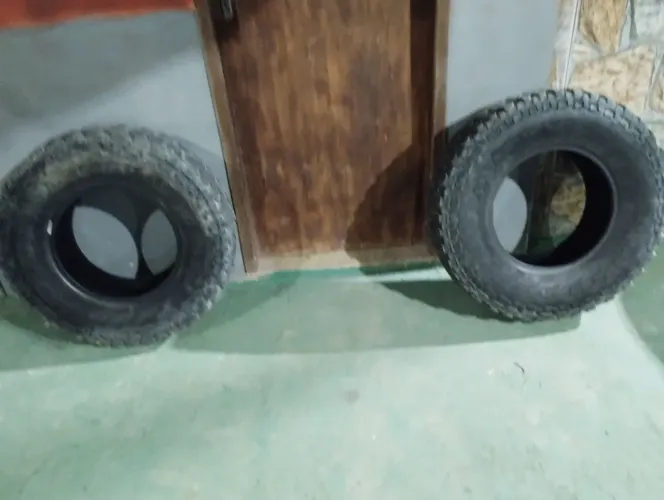 Vendo pneus para Pick up  31 x 10.50 aro 15 LT 1090ainda roda muito 