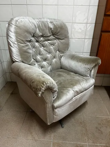 Poltrona giratória em suede para amamentação / sala de estar
