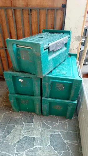 Vendo 5 caixas Hotbox 30 litros Usadas em bom estado 