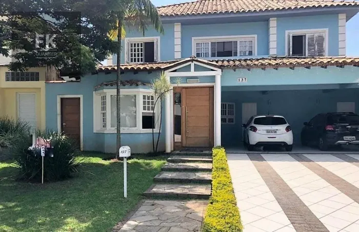 Casa de Condomínio em Alphaville