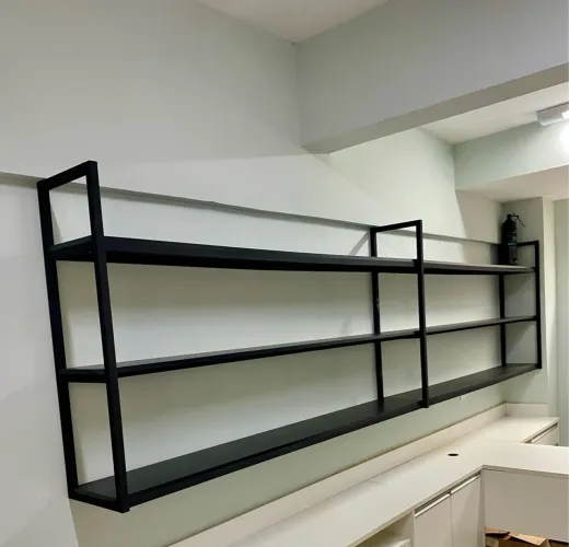 Prateleira estilo industrial suspensa