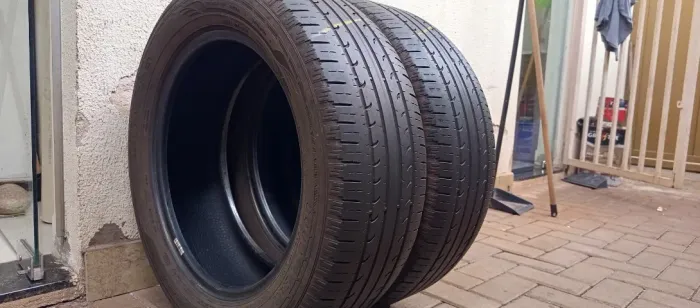 Par de Pneus 215/55/17 Goodyear
