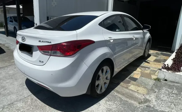 Hyundai Elantra GLS 1.8 16V Aut. 2013