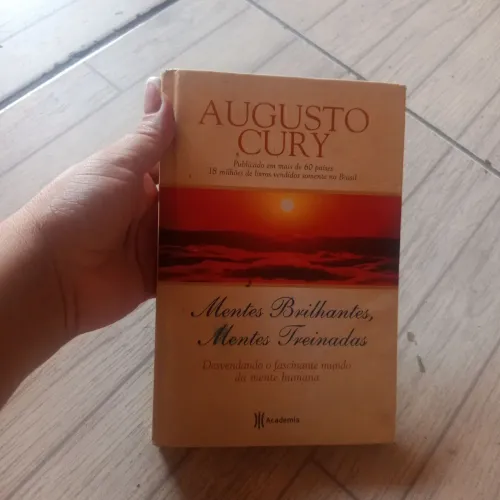 Livro mentes brilhanteswntes treinadas.