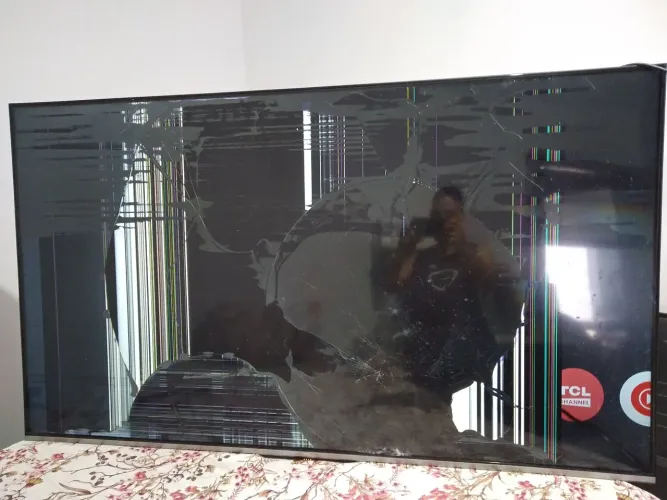Tv TCL 65p65us tela quebrada imperdível