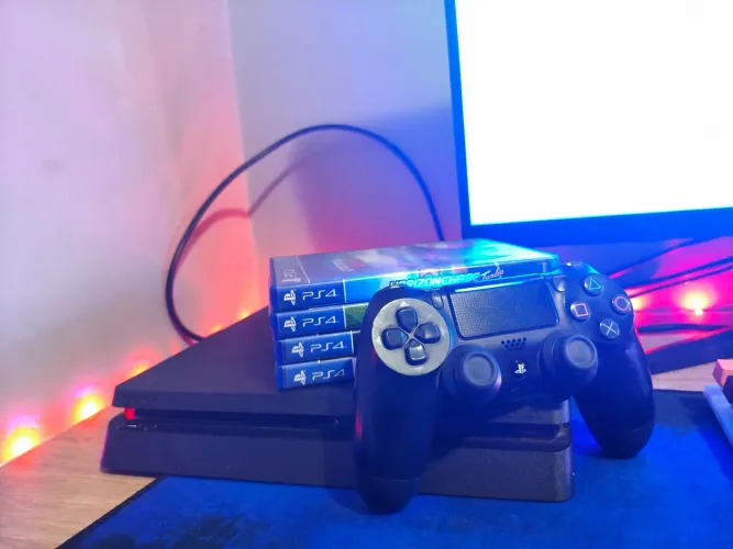 Ps4 SL 1tb +4jogos