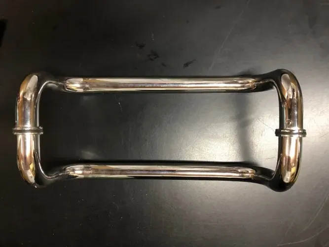 puxador tubular com curva cromado