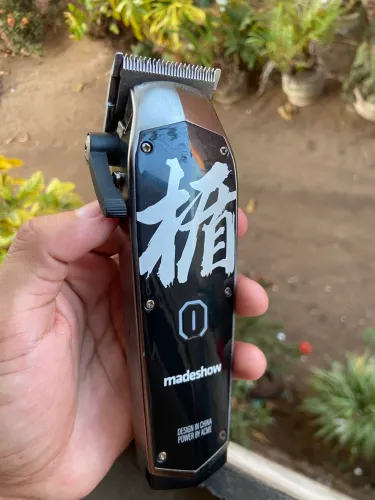 Máquina de cortar cabelo madeshow m10