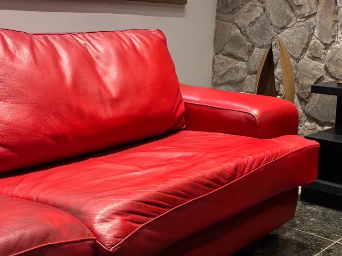 Sofá 4 Lugares em Couro Legítimo Vermelho - Conforto e Estilo