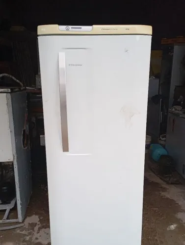 Geladeira Frost Free Electrolux RFE38 127volts