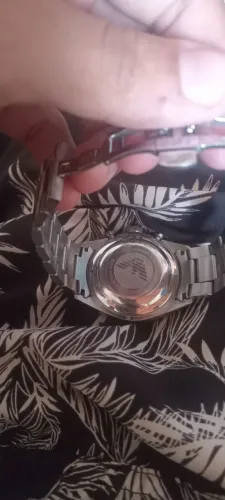 Relogio emporio Armani ,nao estar pegando por causa da bateria ,mais o ploblema so e esse