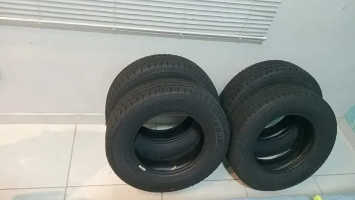 Jogo com 4 pneus Goodyear Assurance MaxLife 175/70 R13 82T NOVOS (nunca usados, com NF-e