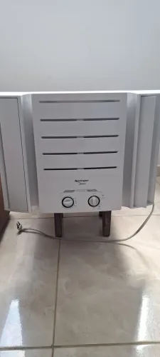 Vendo Ar condicionado seminovo.