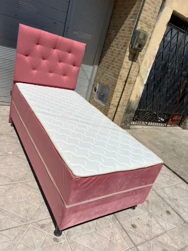 Cama infantil com cabeceira inteira