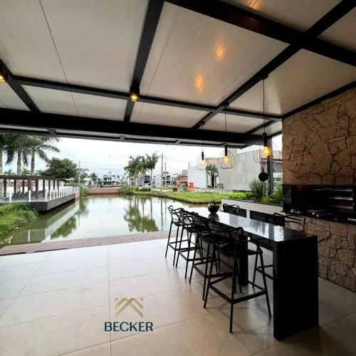 CASA COM VISTA INCRIVEL PARA O LAGO NO DELTAVILLE