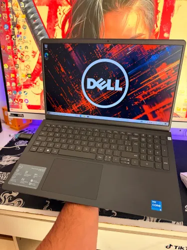 Deel inspiron 15 3511 "FHD i5-1135G7 11th (Intel Iris-Xe)8GB Ram?SSD NVME: 256GB