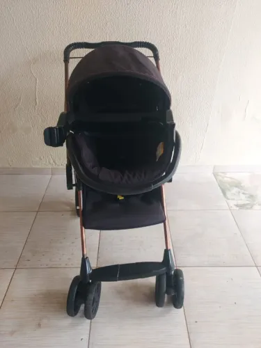 Carrinho de bebe e bebe conforto
