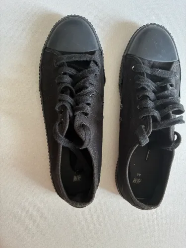 Tênis preto H&M tamanho 44 veste 43 