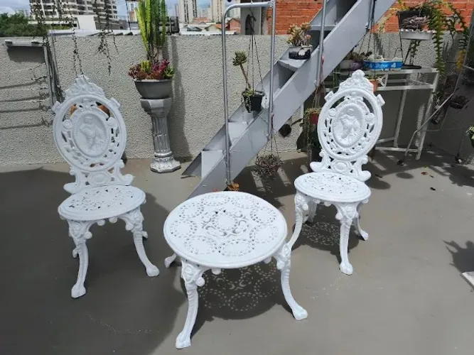 Kit 2 Cadeiras e Mesa de Jardim em Ferro Fundido Super Pesado na cor Branca