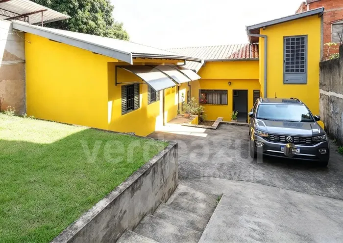 Casa com 3 quartos, 2 banheiros, quintal grande a 3km do Shopping Iguatemi em Campinas-SP.