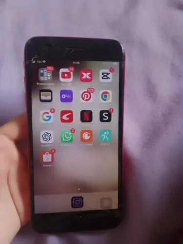 Celular iPhone 8 Plus, apenas trincado na frente e atrás , câmera traseira com problema 