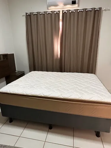 Vendo colchão casal e Box por motivo de mudança. Pouco tempo de uso, parcelo no cartão.