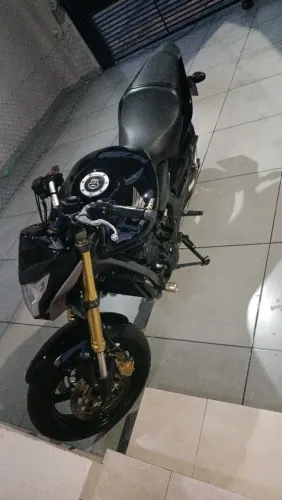 Hornet 2014 preta e dourada 41 mil km