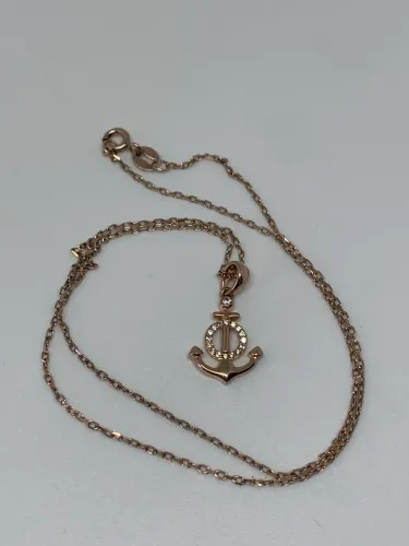 colar de prata com pingente de âncora