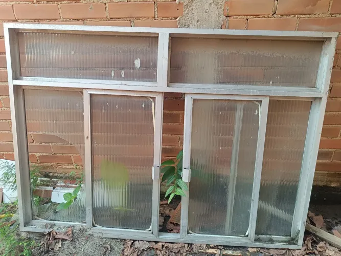 Vendo Janela de alumínio 