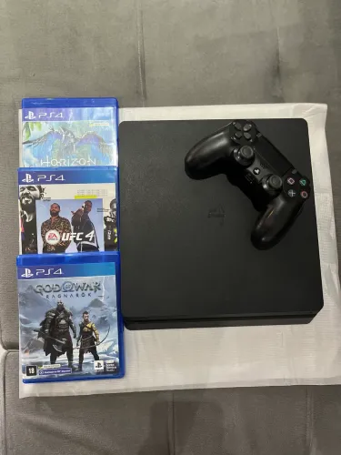 Ps4 slim 1tb com 3 jogos