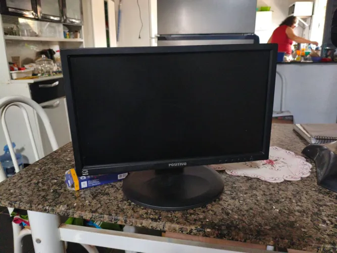 Estou vendendo um monitor da positivo 60hz