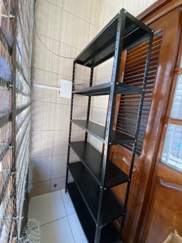 Estante de aço preta